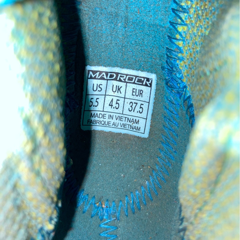 Soft, Aggressive Climbing Shoes - image 5